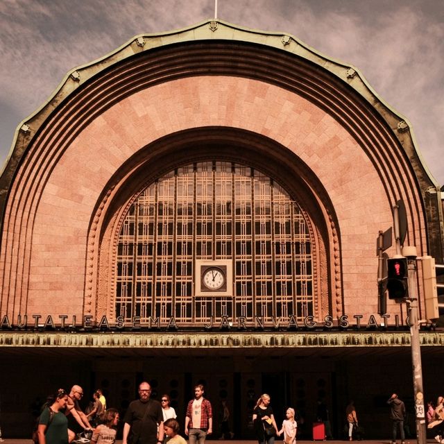 Helsinki Central Station – A Masterpiece in Stone 🚉🇫🇮