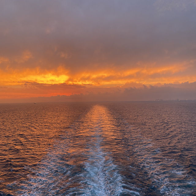 Средиземноморье с палубы круизного лайнера. Средиземноморье с палубы круизного лайнера.