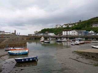 波斯利文港 (Porthleven Harbour) 至馬利恩灣 (Mullion Cove) 。