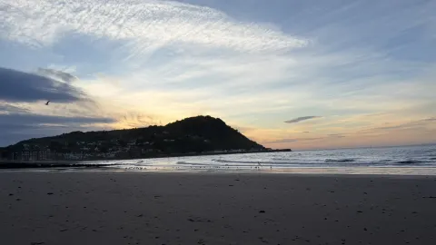 Minehead Beach | One of the most relaxing seaside towns in the UK with absolutely stunning sunsets! — traveler post in Minehead