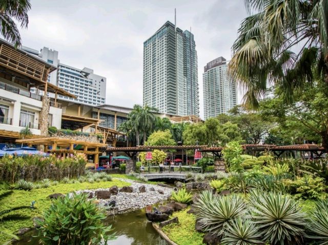 A Charming Park in Makati!🇵🇭