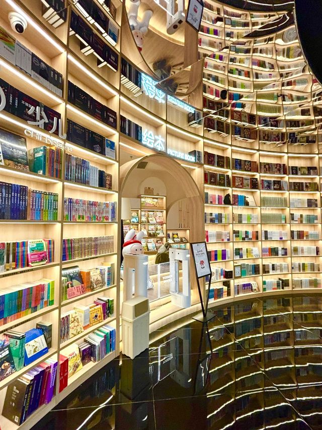 深圳首發新進潮流書店