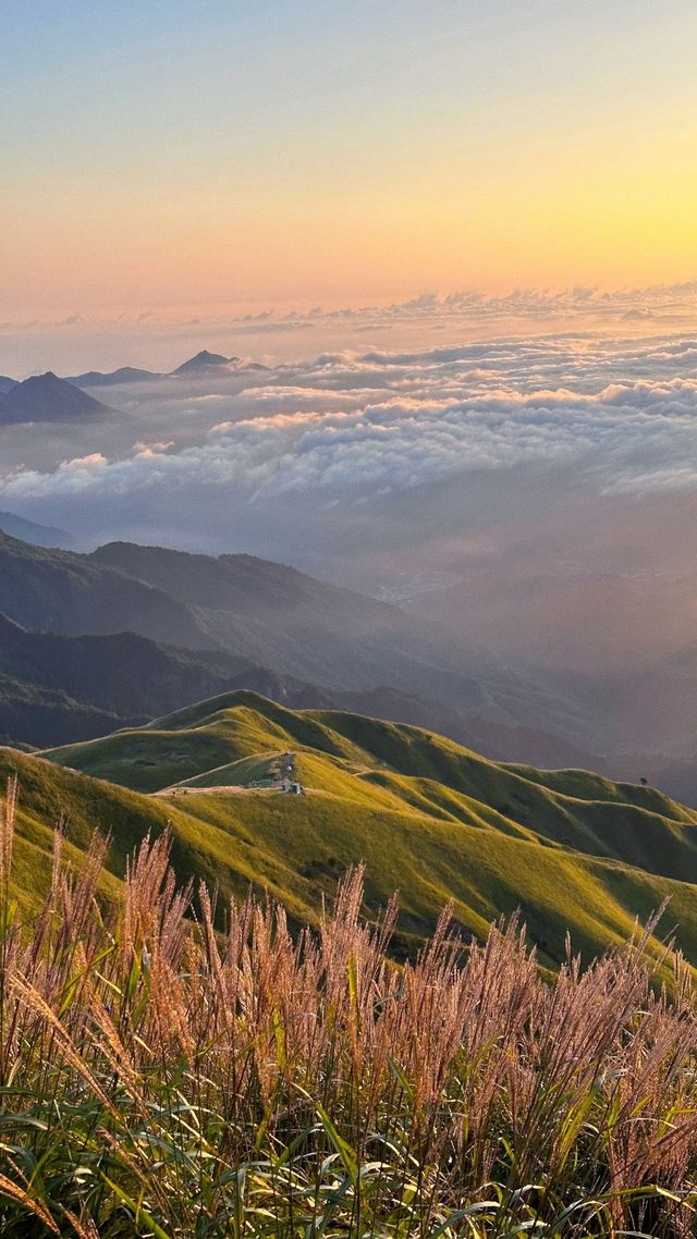 沒開玩笑--全中國的人都在武功山!