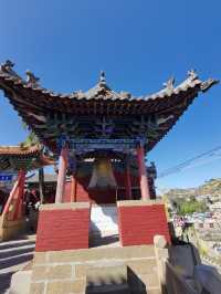 驅車百里到行宮，瞻仰明末大英雄，江山易得還易失，到底起義未成功