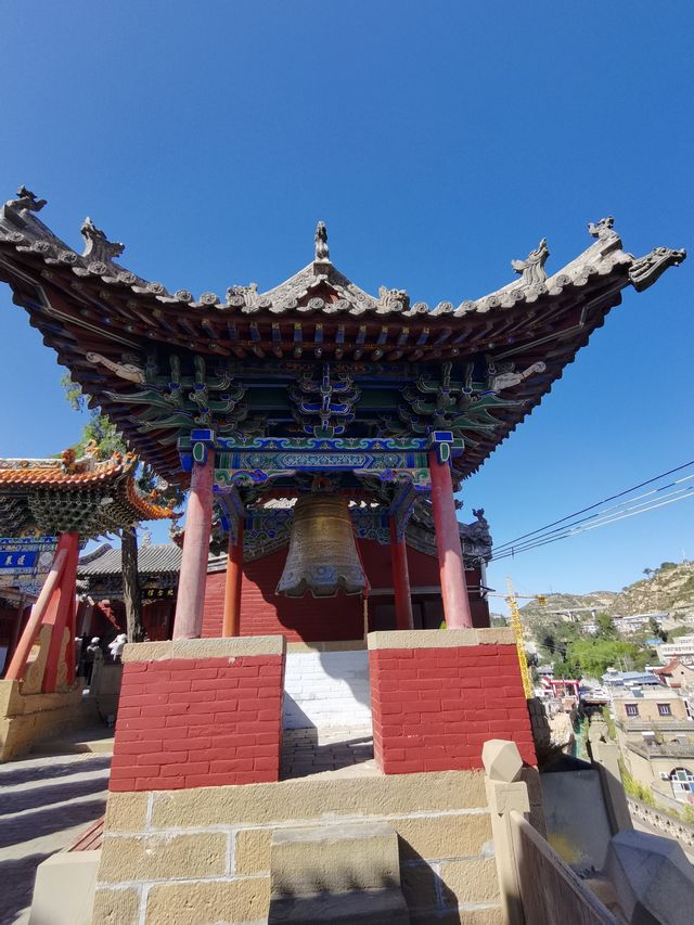 驅車百里到行宮，瞻仰明末大英雄，江山易得還易失，到底起義未成功