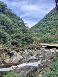 夏季怎麼能不玩水來一場刺激漂流旅行吧