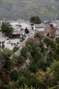 世界上建在懸崖絕壁黃河邊的寺廟，僅此一個