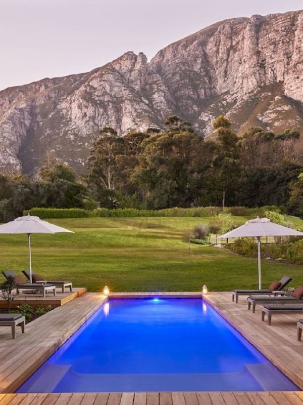 🌟 Hermanus Hideaway: Luxury & Views 🐳