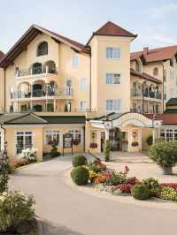 🌟 Rohrnbach Retreats: Top Wellness & Sport Stays! 🏨
