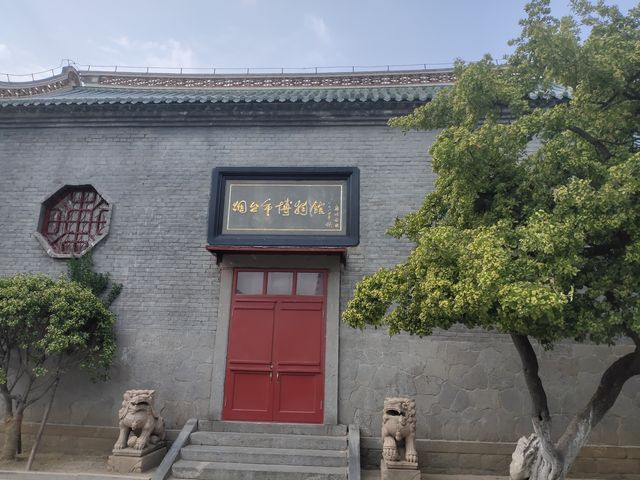 福建會館北門外看合歡，門內看睡蓮