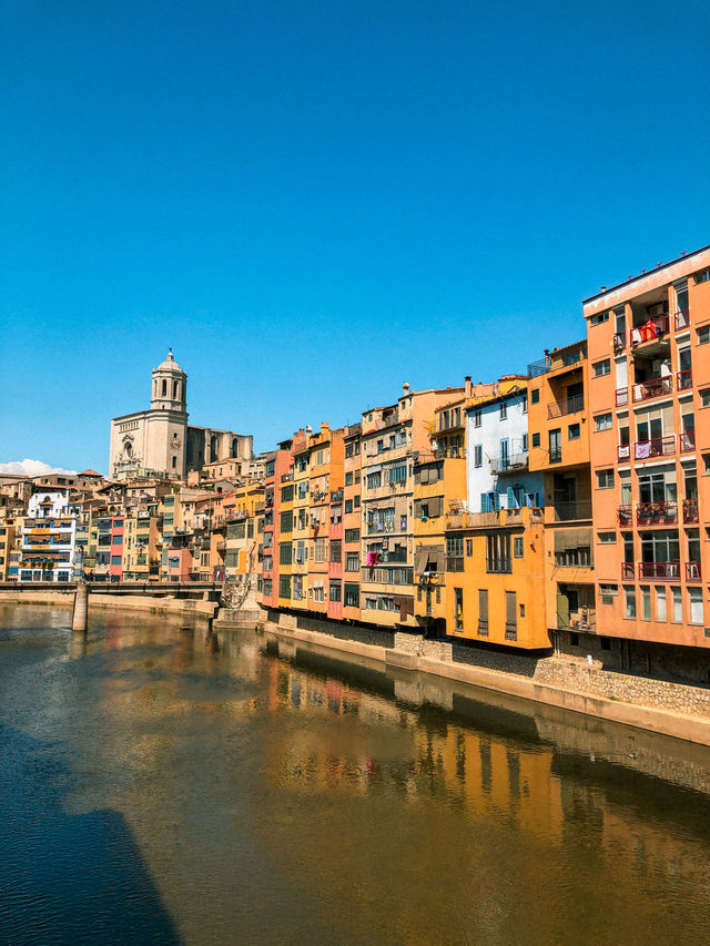 Vibrant Buildings Along the Onyar River in Girona 🇪🇸
