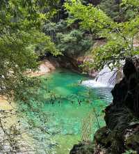 黃山九龍瀑：一瀑九折，探索碧綠潭水的奧秘！