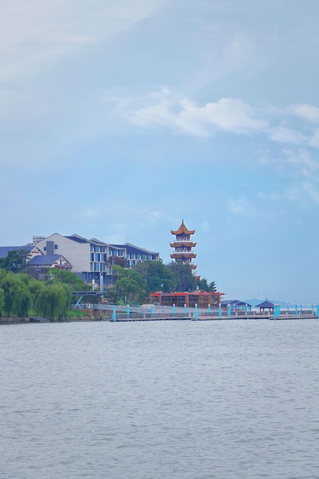 就在梁子島上新開湖景度假酒店 就在梁子島上新開湖景度假酒店