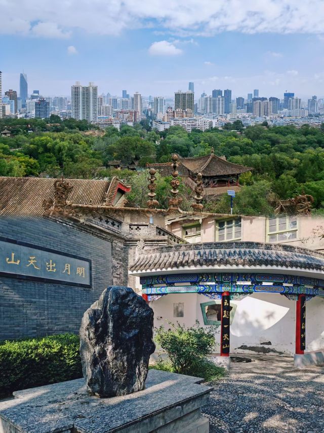 蘭州五泉山，邂逅一場山水間的詩意時光