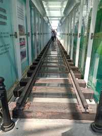 廣州鐵路博物館與濱水公園。