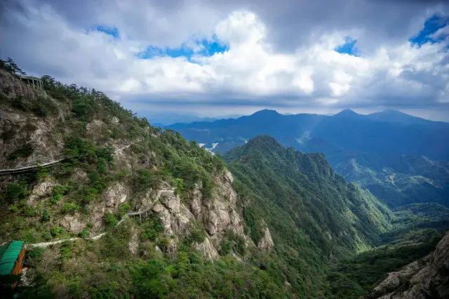 A complete guide to a one-day tour of Mount Mingtang. 