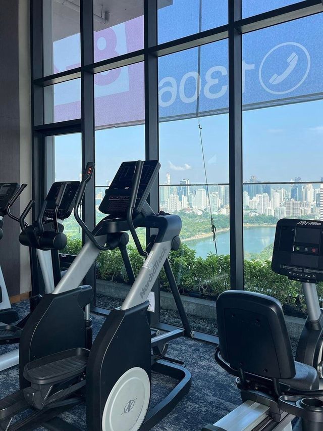 H酒店：曼谷皇后會議中心溫德姆酒店。