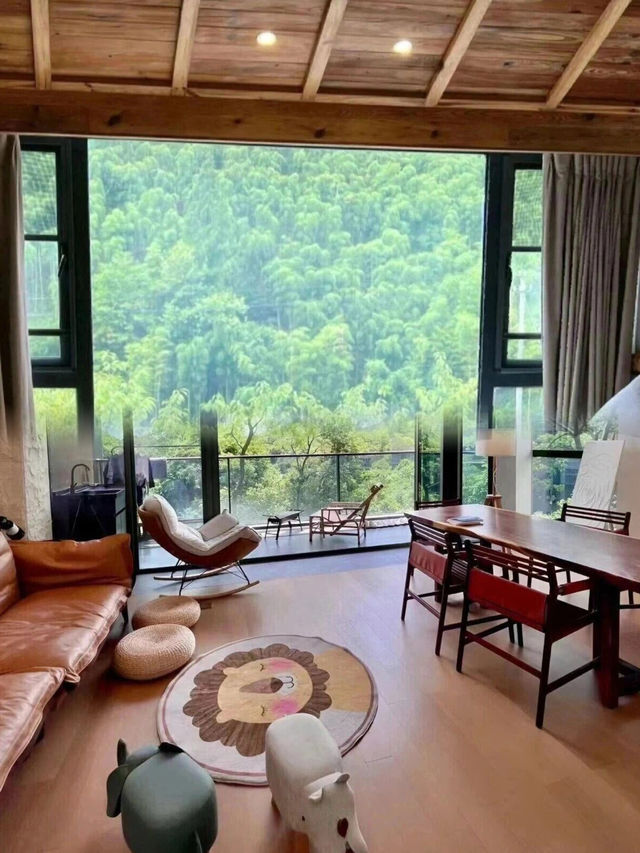 莫千山，啱啱退房，全家人住咗五次～