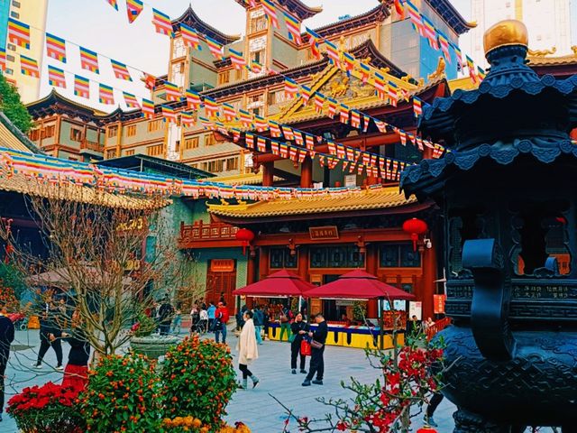 Great Buddha Temple in Guangzhou: A Piece of Fine Art