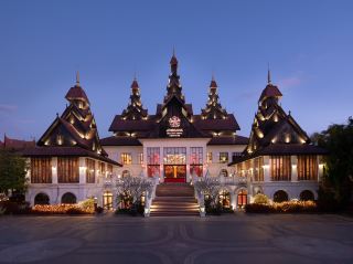 Hidden in the deep mountains of Xishuangbanna, the Angsana Hot Spring Resort