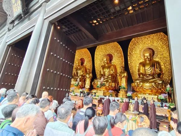 佛誕日在慈山寺：一場心靈的洗滌