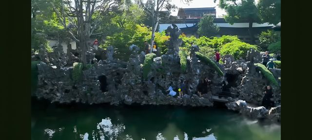 漫步蘇州園林：一場穿越千年的美學盛宴   踏入蘇州園林，彷彿打開了一本塵封的古籍，每一頁都書寫著東方
