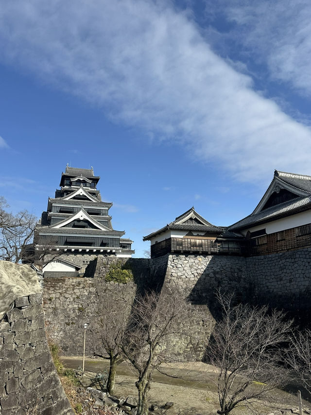 Towering Kumamoto Castle 🇯🇵🏯