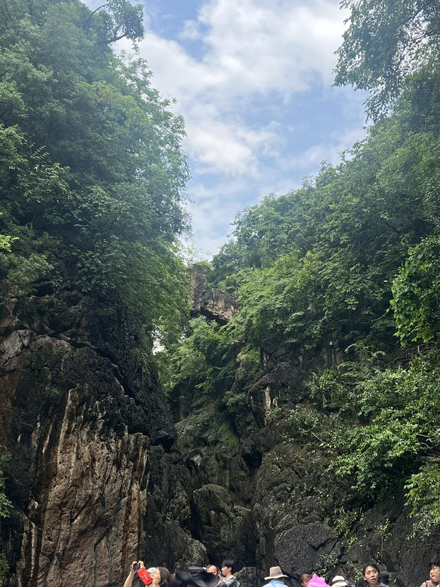 The amazing waterfall HUANGGUOSHUPUBU