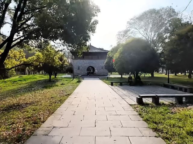 上饒玉山縣七里街公園：夏日裡嘅千年風情畫卷   在江西上饒嘅玉山縣，有一處宛如時光寶藏嘅地方——七