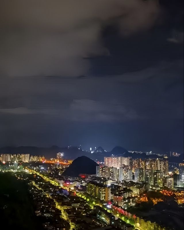 19℃的雲端秘境！六盤水4天3晚深度遊：草原佛光、火把狂歡、峽谷奇觀全收錄！ 北緯26°的天然