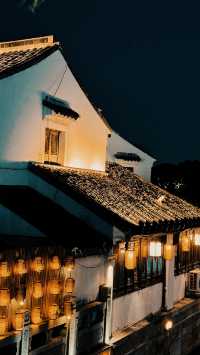 - 夜泊山塘，醉入姑蘇