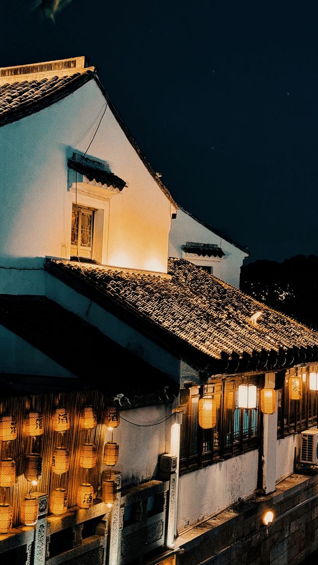 - 夜泊山塘，醉入姑蘇