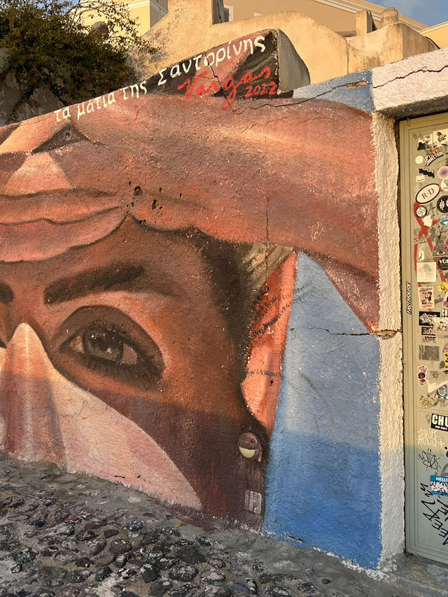 🌅 聖託里尼的天際旅程：在藍白交織的奢華假期裡放空