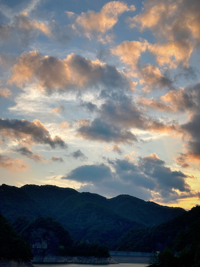 龍溪水庫邂逅一場盛大的寂靜輝煌，夜宿大雷山與星海共眠
