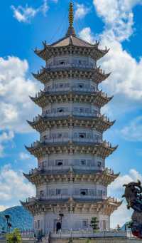 貴陽大興國寺 | 願神佛偏愛，一切從歡！ 大興國寺，一座隱藏在都市繁華背後的古剎，是尋找心靈寧