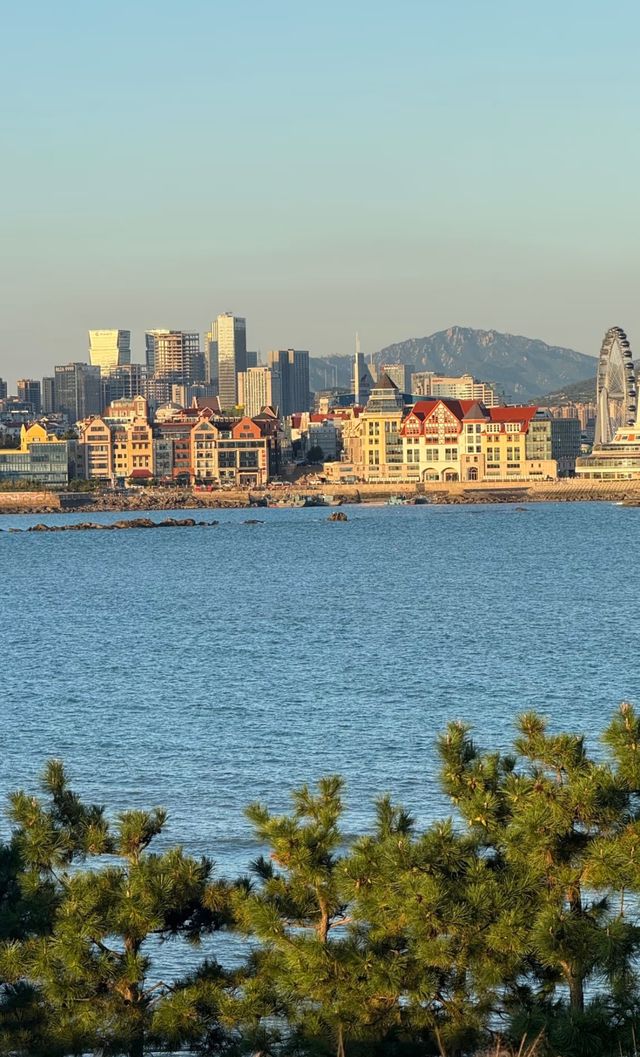 紅瓦綠樹間，邂逅海天一色