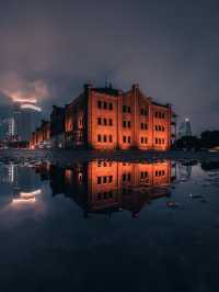 橫濱港未來21|賽博朋克夜雨迷情霓虹與雨滴的絕美交響曲