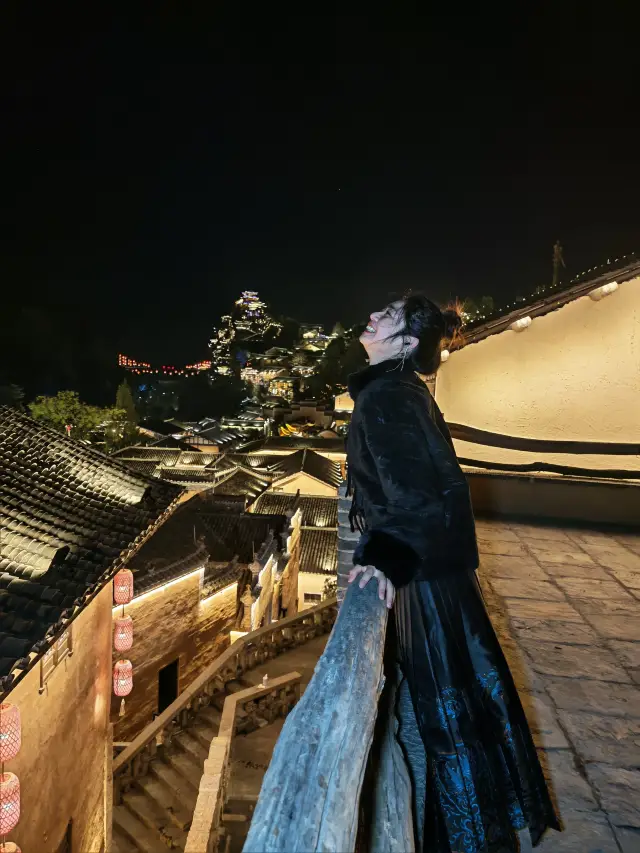 Dragging my injured leg, I still had to take the photos!!