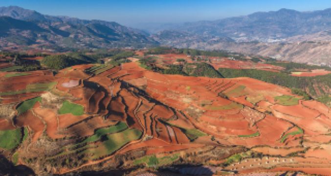 Enjoy a warm winter and bask in the sunshine of Yunnan, where spring reigns all year round.