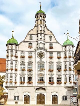 คู่มือฉบับสมบูรณ์สำหรับทริปเที่ยวแบบไปเช้าเย็นกลับไปยังเมืองเมนนิงเงน เมืองท่องเที่ยวที่ไม่ค่อยมีคนรู้จักในเยอรมนี!