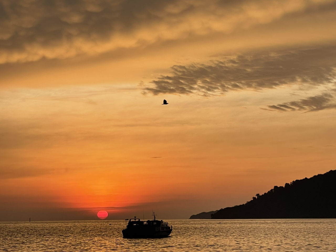 Мои впечатления от наблюдения за потрясающим закатом в Кота-Кинабалу 🌅