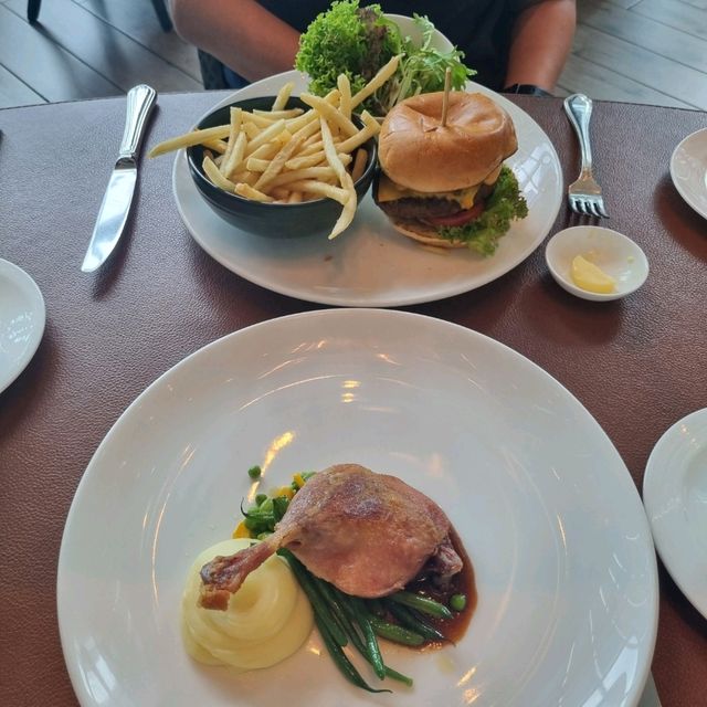Romantic Lunch Date at La Brasserie