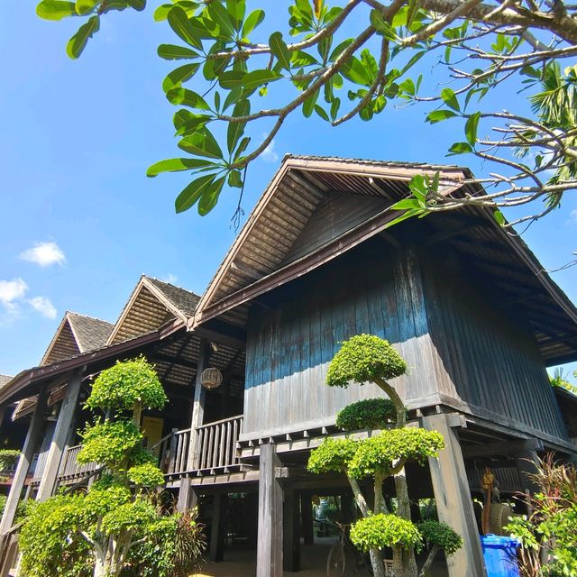 พิพิธภัณฑ์เมืองลับแล ซุ้มเมืองลับแล  จ.อุตรดิตถ์