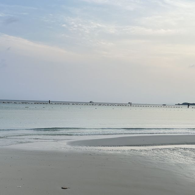 เที่ยวทะเลสวยๆ หาดตาแหวน เกาะล้าน