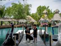 คาเฟ่นครปฐมบรรยากาศดี มีสระน้ำสีฟ้าขนาดใหญ่
