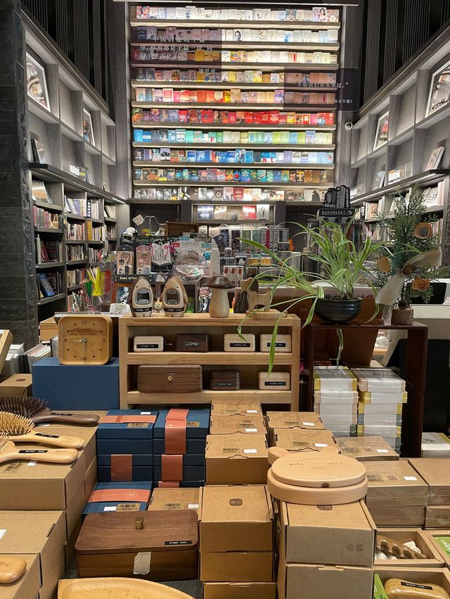 聯合書店😎多國書籍📚藝術🎨精品🤫深業上城打卡新地標