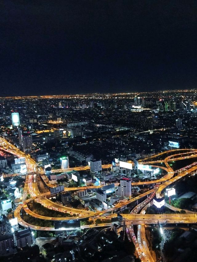 ชมวิวสุดปัง ถ่ายรูปสวยๆ ที่โรงแรมใบหยก