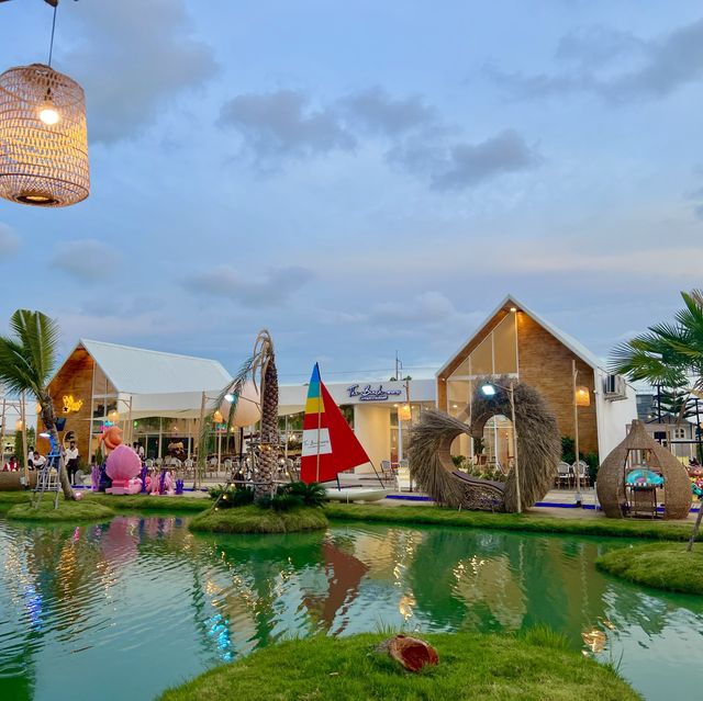 The Beach กลางกรุง คาเฟ่และร้านอาหารฟีลทะเล 