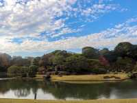 【東京都】和歌の心息づく雅な大名庭園『六義園』
