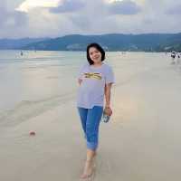 หาดทรายขาว น้ำทะเลใสๆ ที่หาดป่าตอง🌊